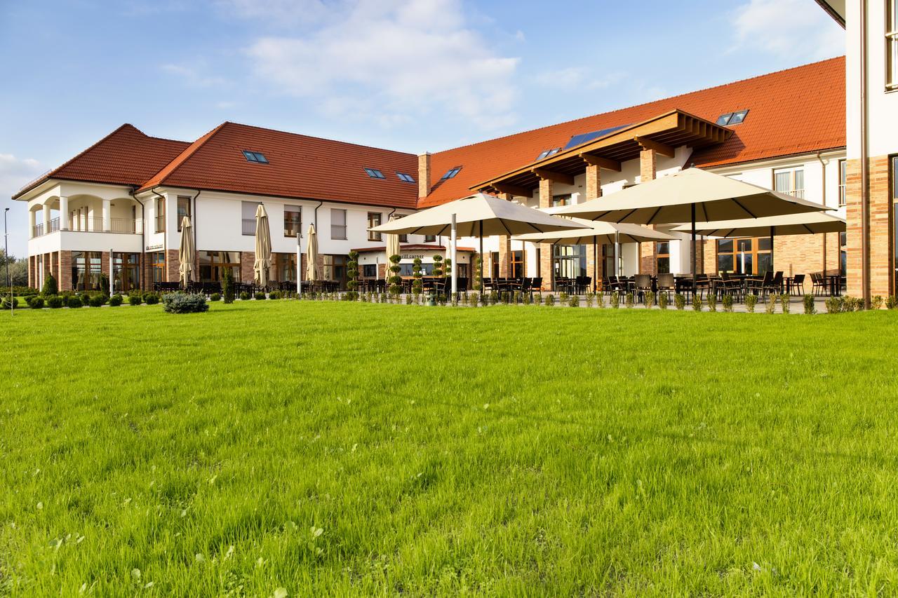 Family-Hotel Balástya Εξωτερικό φωτογραφία